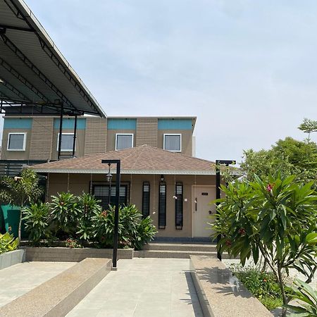 The Pavilion Park Resort Malegaon Bagian luar foto