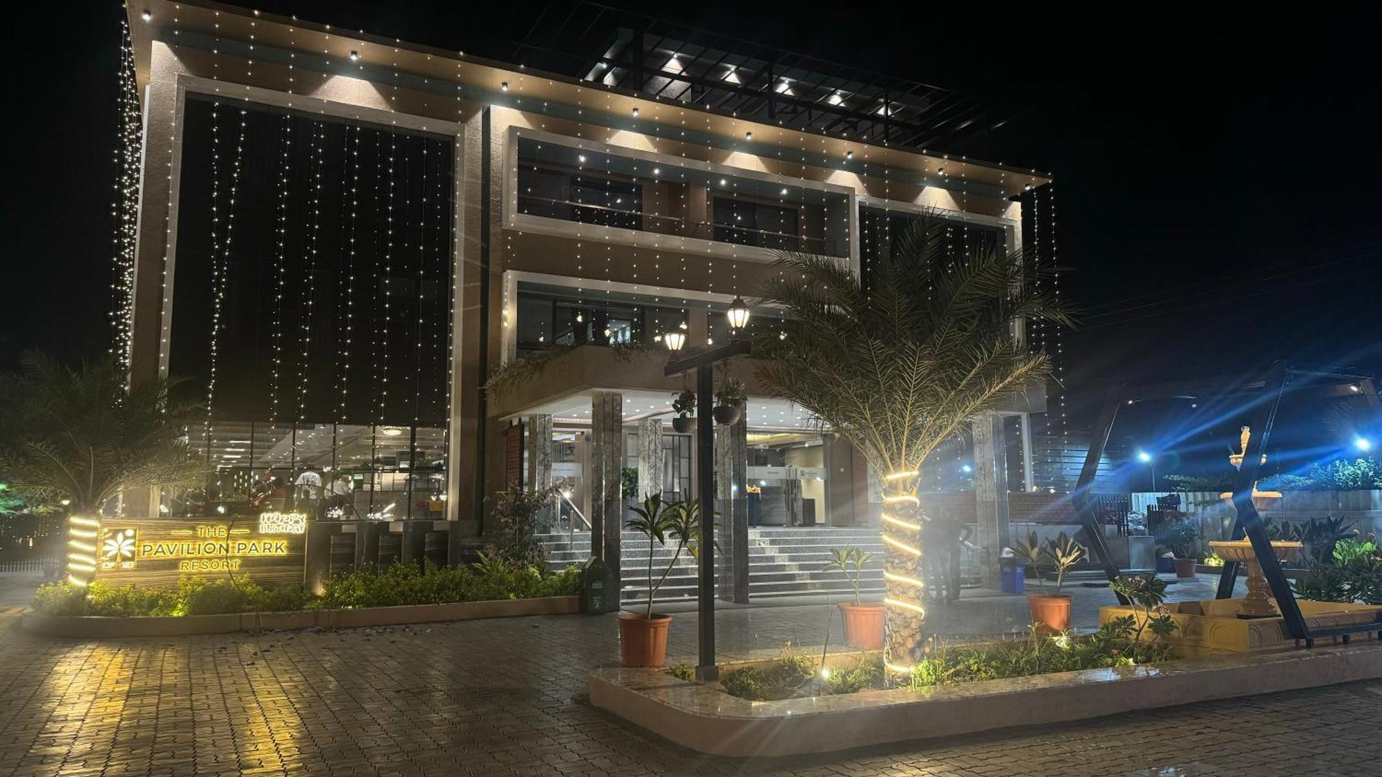 The Pavilion Park Resort Malegaon Bagian luar foto